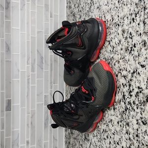 Black & Red Nike Lebron 19 Basketball Shoes sz 7Y - DD0418-011 boys xix sneakers